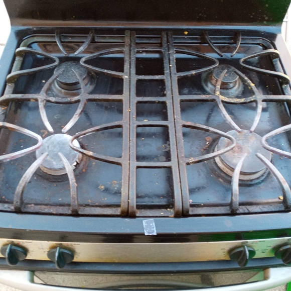 Stove - Picture 2 of 3